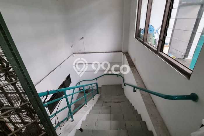 KAWASAN BISNIS! Gudang di Moch Toha, Luas 674m², Akses Utama KAWASAN BISNIS! Gudang di Moch Toha, Luas 674m², Akses Utama
