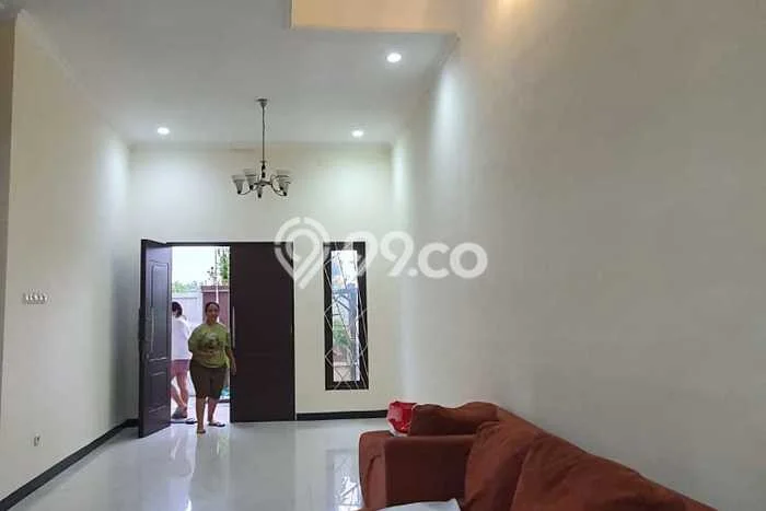 For Sale! Luxury House LT 200m2 Desain Modern di Kebraon For Sale! Luxury House LT 200m2 Desain Modern di Kebraon