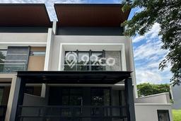 Ready to Use! Luxury House LT 176m2 Desain Modern di Graha Ready to Use! Luxury House LT 176m2 Desain Modern di Graha