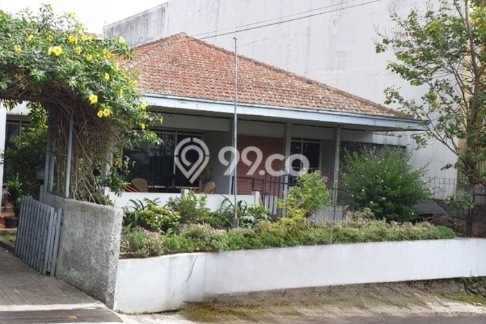 Rumah klasik terawat komplek budisari bandung Rumah klasik terawat komplek budisari bandung