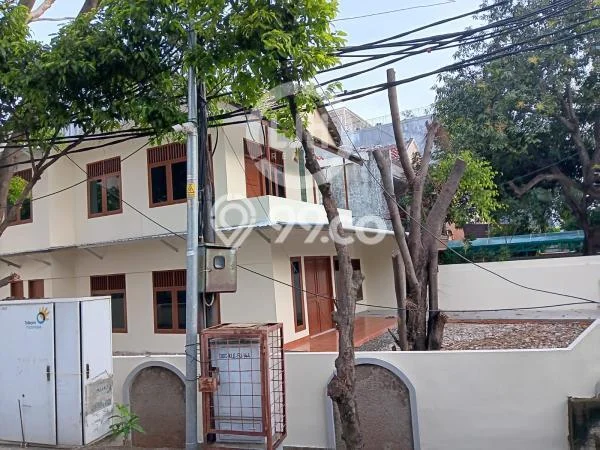 Lokasi terbaik! Rumah siap huni disewakan di Kelapa Gading LB 280m2 Lokasi terbaik! Rumah siap huni disewakan di Kelapa Gading LB 280m2