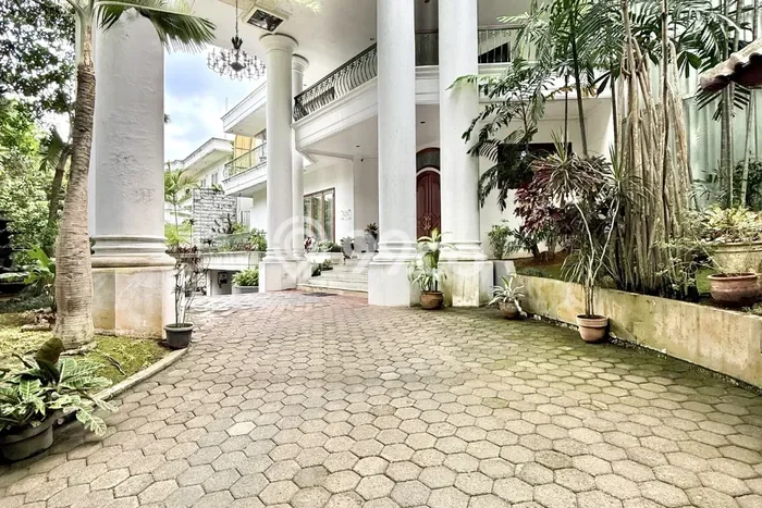 Rumah Luxury Modern Siap Huni di Pondok Indah Jakarta Selatan Rumah Luxury Modern Siap Huni di Pondok Indah Jakarta Selatan
