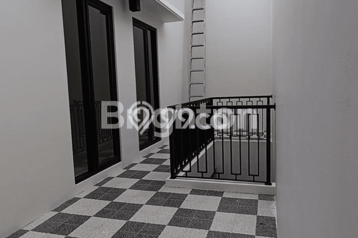 Rumah di Mulyorejo, Surabaya, LT 135m2m² Bangunan 195m2m² - JUAL CEPAT! Rumah di Mulyorejo, Surabaya, LT 135m2m² Bangunan 195m2m² - JUAL CEPAT!