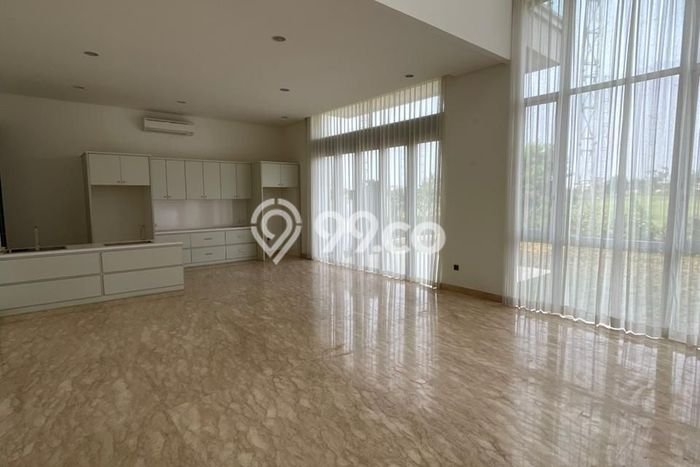 Rumah Elit LB 550m2 Siap Pakai Desain Elegan di Pantai Indah Kapuk, Jakarta Utara Rumah Elit LB 550m2 Siap Pakai Desain Elegan di Pantai Indah Kapuk, Jakarta Utara