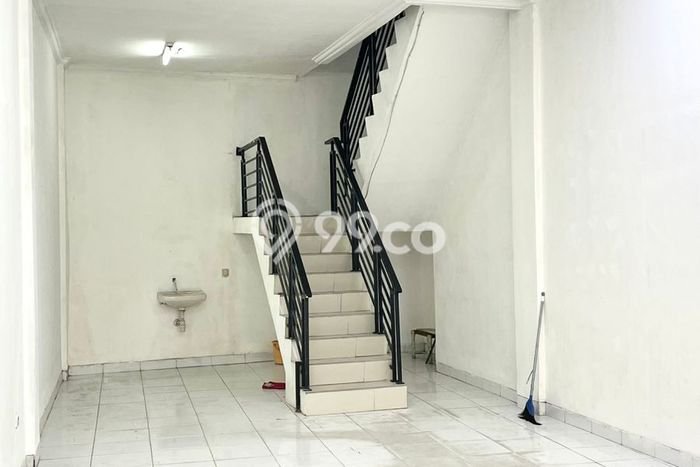 Ruko Dijual di Prime Area Jakarta Barat Luas 68m2 Ruko Dijual di Prime Area Jakarta Barat Luas 68m2