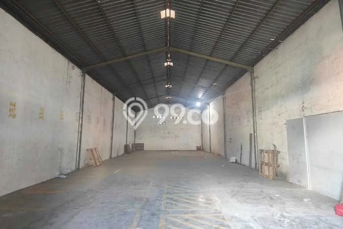 Unit Gudang Disewakan di Margomulyo di Area Ramai & Strategis Unit Gudang Disewakan di Margomulyo di Area Ramai & Strategis