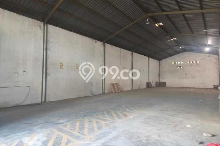 Unit Gudang Disewakan di Margomulyo di Area Ramai & Strategis Unit Gudang Disewakan di Margomulyo di Area Ramai & Strategis