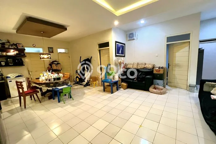 Dijual Rumah 4 Kamar Lokasi Ideal Bagus dan Strategis di Wiyung Dijual Rumah 4 Kamar Lokasi Ideal Bagus dan Strategis di Wiyung