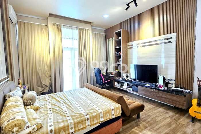 Rumah Luxury Modern Siap Huni di Pakuwon Indah Surabaya Rumah Luxury Modern Siap Huni di Pakuwon Indah Surabaya