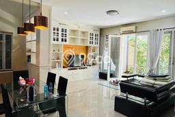 Rumah Luxury Modern Tanpa Renovasi di kertajaya Surabaya Rumah Luxury Modern Tanpa Renovasi di kertajaya Surabaya