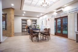 Hunian Mewah LB 500m2 Siap Huni Desain Elegan di Margorejo, Surabaya Hunian Mewah LB 500m2 Siap Huni Desain Elegan di Margorejo, Surabaya
