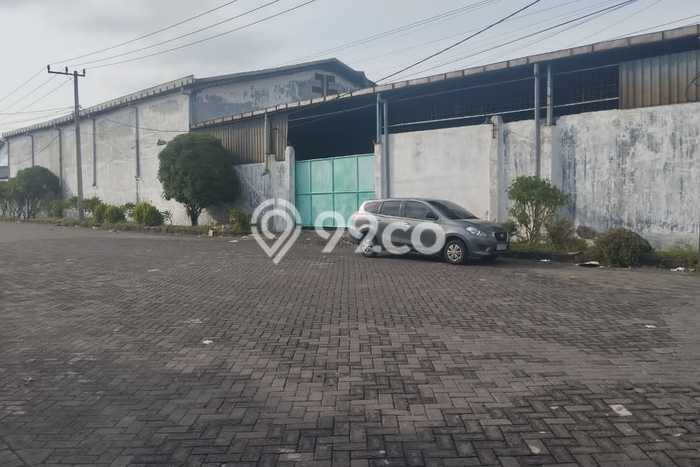 Unit Gudang disewakan di Asemrowo Surabaya dengan LT 1000m2 / LB 973m2 Unit Gudang disewakan di Asemrowo Surabaya dengan LT 1000m2 / LB 973m2