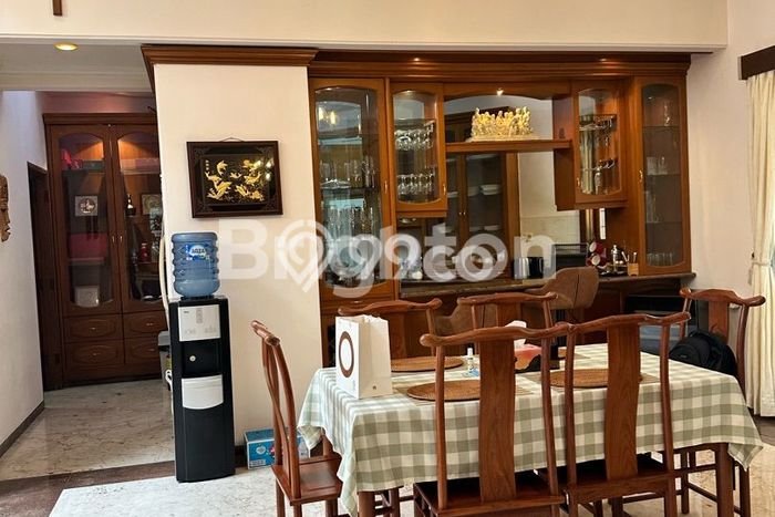 Rumah kawasan , Dekat Pusat Kota, 7 KT, LT 1825m2m² LB 730m2m² Rumah kawasan , Dekat Pusat Kota, 7 KT, LT 1825m2m² LB 730m2m²