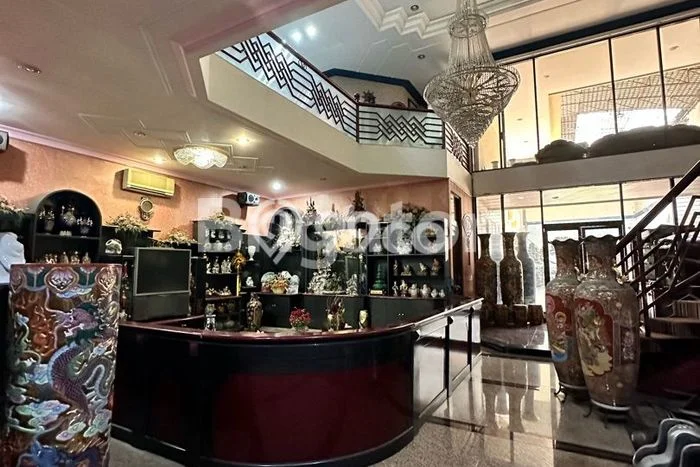 Rumah Bagus kawasan Mulyorejo, Surabaya, LT 600m2m² Bangunan 750m2m² HARGA MENARIK! Rumah Bagus kawasan Mulyorejo, Surabaya, LT 600m2m² Bangunan 750m2m² HARGA MENARIK!