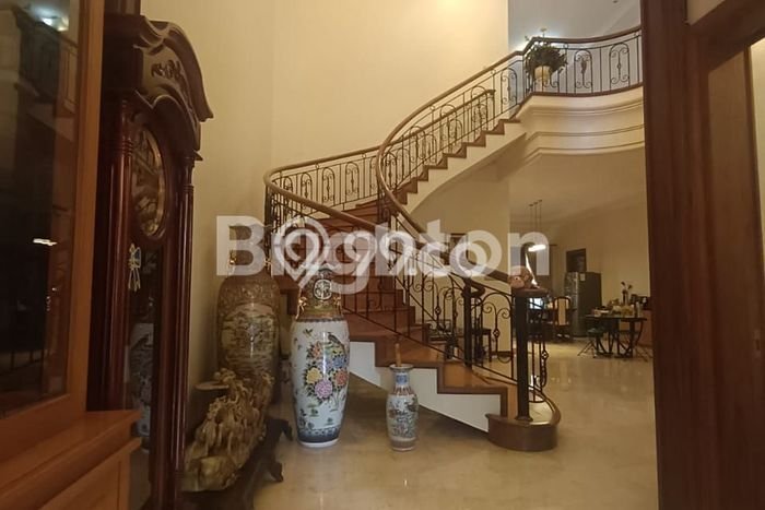 Siap Huni Rumah Mewah 4 Kamar di Mulyorejo Dekat ke Mana Pun Siap Huni Rumah Mewah 4 Kamar di Mulyorejo Dekat ke Mana Pun