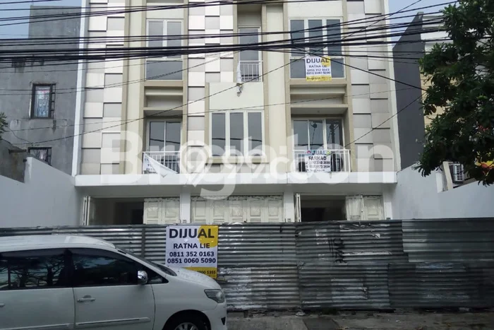 AREA PREMIUM! Ruko Kawasan , Luas 180m2m², Pusat Komersial AREA PREMIUM! Ruko Kawasan , Luas 180m2m², Pusat Komersial