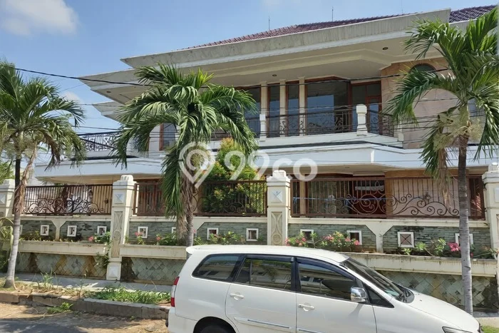 Siap Huni Rumah Mewah 6 Kamar di Genteng Dekat ke Mana Saja Siap Huni Rumah Mewah 6 Kamar di Genteng Dekat ke Mana Saja