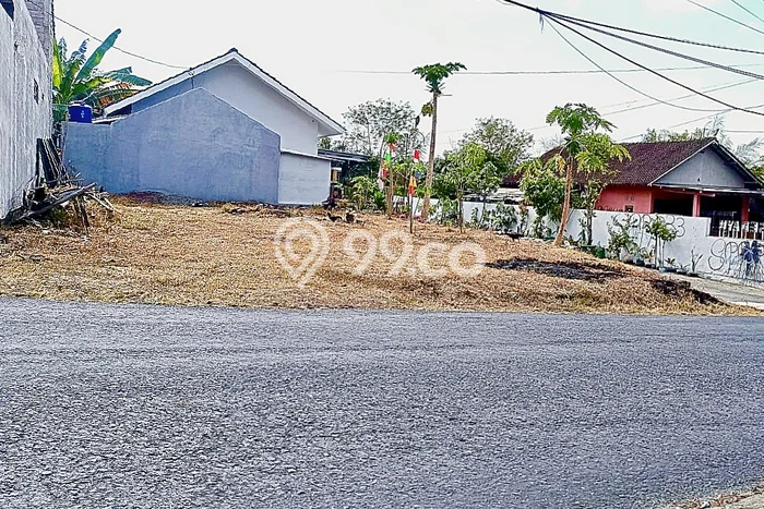 Lahan Kosong Dijual di Yogyakarta dengan Area 102m2 Lahan Kosong Dijual di Yogyakarta dengan Area 102m2