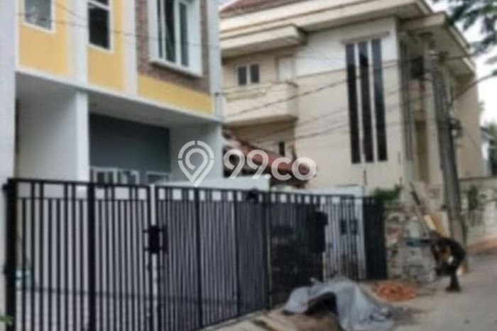 Rumah Strategis Modern Lb 90m2 di Kelapa Gading, Jakarta Utara Rumah Strategis Modern Lb 90m2 di Kelapa Gading, Jakarta Utara