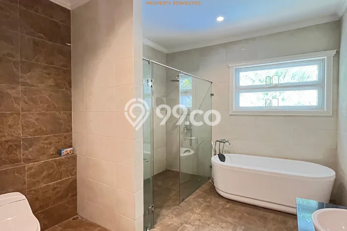 Hunian Modern dengan LT 1100m2 & LB 700m2 Disewakan di Kemang Hunian Modern dengan LT 1100m2 & LB 700m2 Disewakan di Kemang