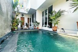Jual Rumah Luas Elegan Dengan View Cantik di Seminyak, Badung Jual Rumah Luas Elegan Dengan View Cantik di Seminyak, Badung