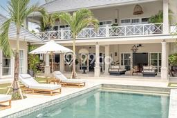 Rumah Elit Modern Tanpa Renovasi di Canggu Badung Rumah Elit Modern Tanpa Renovasi di Canggu Badung