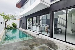 Ready to Use! Premium House LT 200m2 Desain Elegan di Canggu Ready to Use! Premium House LT 200m2 Desain Elegan di Canggu