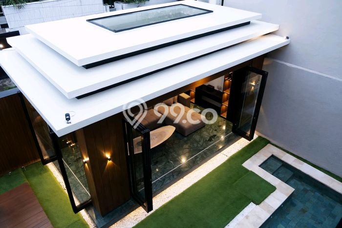 Rumah Mewah LB 385m2 Siap Pakai Desain Elegan di Seminyak, Badung Rumah Mewah LB 385m2 Siap Pakai Desain Elegan di Seminyak, Badung