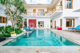 Rumah Mewah LB 620m2 Siap Pakai Desain Elegan di Seminyak, Badung Rumah Mewah LB 620m2 Siap Pakai Desain Elegan di Seminyak, Badung