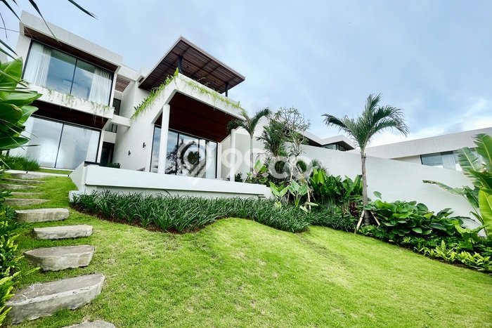 Rumah Asri di Jimbaran, Badung, Luas 200m2m² LB 174m2m² Rumah Asri di Jimbaran, Badung, Luas 200m2m² LB 174m2m²