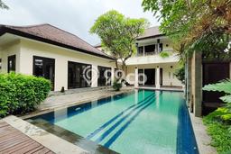 Ready to Use! Luxury House LT 800m2 Desain Modern di Sanur Ready to Use! Luxury House LT 800m2 Desain Modern di Sanur