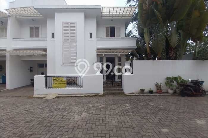 Rumah Mewah LB 385m2 Siap Huni Desain Elegan di Kemang, Jakarta Selatan Rumah Mewah LB 385m2 Siap Huni Desain Elegan di Kemang, Jakarta Selatan