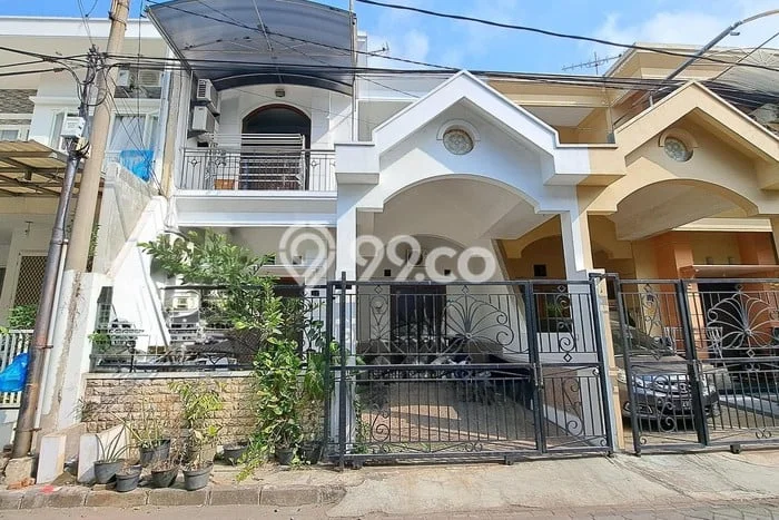 Dijual Hunian Rumah Terawat 3 KT di Pakuwon City, Surabaya Dijual Hunian Rumah Terawat 3 KT di Pakuwon City, Surabaya