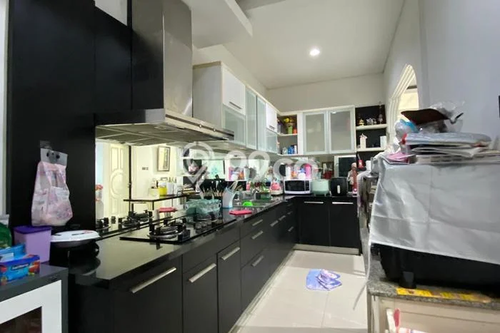 For Sale! Luxury House LT 198m2 Desain Modern di Surabaya Kota For Sale! Luxury House LT 198m2 Desain Modern di Surabaya Kota