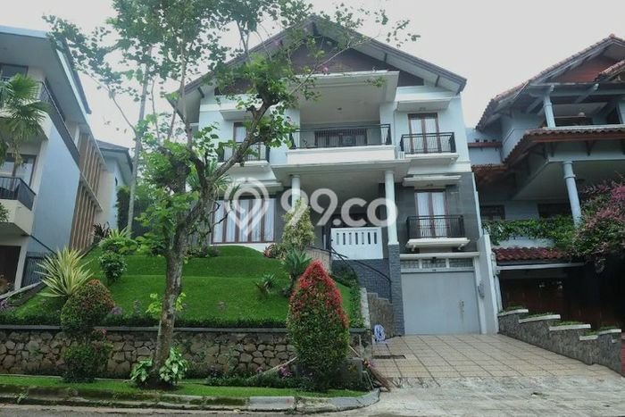 Rumah Elit Modern Tanpa Renovasi di Dago Pakar Bandung Rumah Elit Modern Tanpa Renovasi di Dago Pakar Bandung