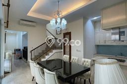 Jual Rumah Mewah Elegan Dengan View Cantik di Pejaten, Jakarta Selatan Jual Rumah Mewah Elegan Dengan View Cantik di Pejaten, Jakarta Selatan
