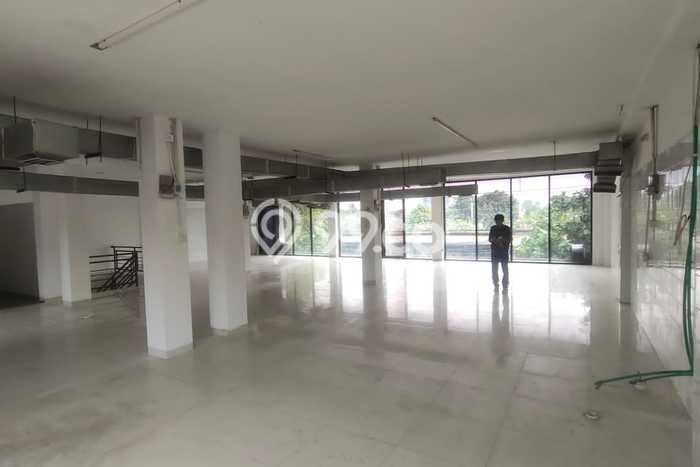 Kantor Komersial Disewakan di Kebayoran Lama Jakarta Selatan Luas 600m2 Kantor Komersial Disewakan di Kebayoran Lama Jakarta Selatan Luas 600m2