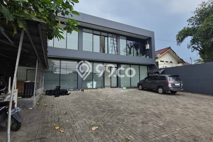 Kantor Komersial Disewakan di Kebayoran Lama Jakarta Selatan Luas 600m2 Kantor Komersial Disewakan di Kebayoran Lama Jakarta Selatan Luas 600m2