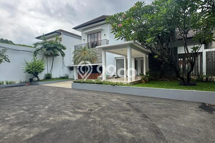 Hunian Minimalis dengan LT 1400m2 & LB 700m2 Disewakan di Kemang Hunian Minimalis dengan LT 1400m2 & LB 700m2 Disewakan di Kemang