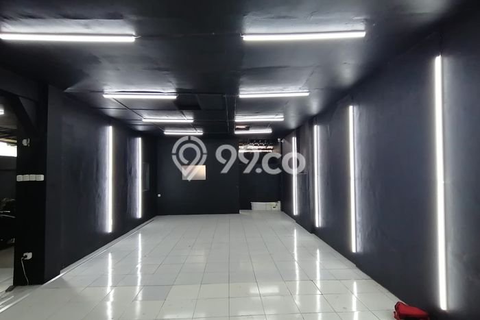 PELUANG EMAS! Ruko di Sudirman, Luas 120m², Kawasan Komersial PELUANG EMAS! Ruko di Sudirman, Luas 120m², Kawasan Komersial