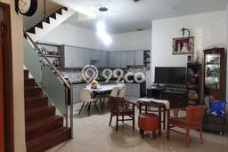 Dijual Hunian Rumah Terawat 4 Kamar di Taman Kopo Indah, Bandung Dijual Hunian Rumah Terawat 4 Kamar di Taman Kopo Indah, Bandung