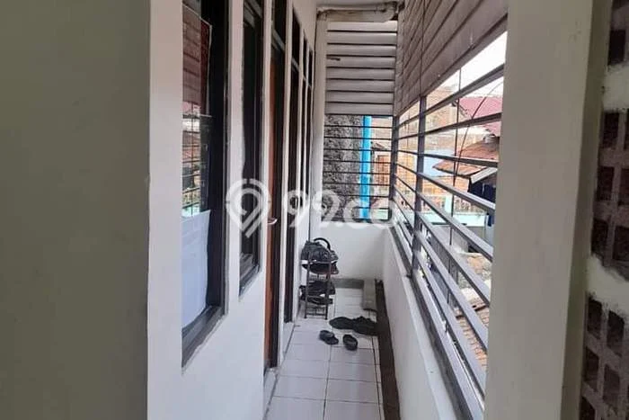 Kost Dijual di Cikutra dengan 16 KT dan Luas 180m2 Kost Dijual di Cikutra dengan 16 KT dan Luas 180m2
