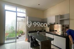 Rumah di Green Lake City, Dekat Tol, 3 KT, Luas 144m² LB 147m² Rumah di Green Lake City, Dekat Tol, 3 KT, Luas 144m² LB 147m²