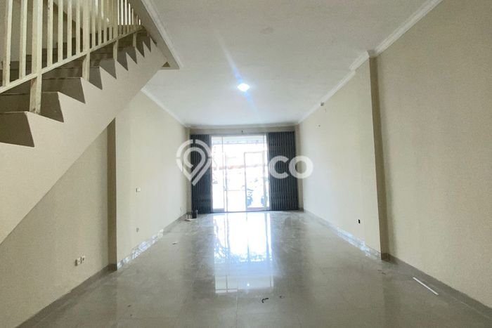 Ruko Lokasi Premium di Green Lake City, Luas 286m², Siap Usaha Ruko Lokasi Premium di Green Lake City, Luas 286m², Siap Usaha