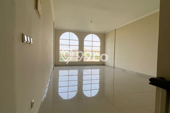 Ruko For Rent Kawasan Green Lake City, Luas 286m², Kawasan Strategis, Siap Operasi Ruko For Rent Kawasan Green Lake City, Luas 286m², Kawasan Strategis, Siap Operasi