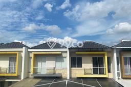 UNIT SPESIAL! Rumah di Green Lake City, 2 KM, Dekat Pusat Kota, Luas 90m² Bangunan 100m² UNIT SPESIAL! Rumah di Green Lake City, 2 KM, Dekat Pusat Kota, Luas 90m² Bangunan 100m²