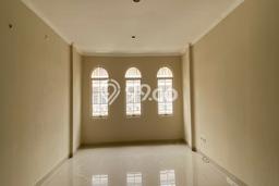 Ruko Disewakan di Green Lake City, Luas 286m², Lokasi Komersial, Akses Utama Ruko Disewakan di Green Lake City, Luas 286m², Lokasi Komersial, Akses Utama