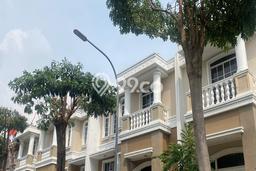 Rumah Kontrakan 3 Lantai Unfurnished Bagus di Green Lake City Rumah Kontrakan 3 Lantai Unfurnished Bagus di Green Lake City