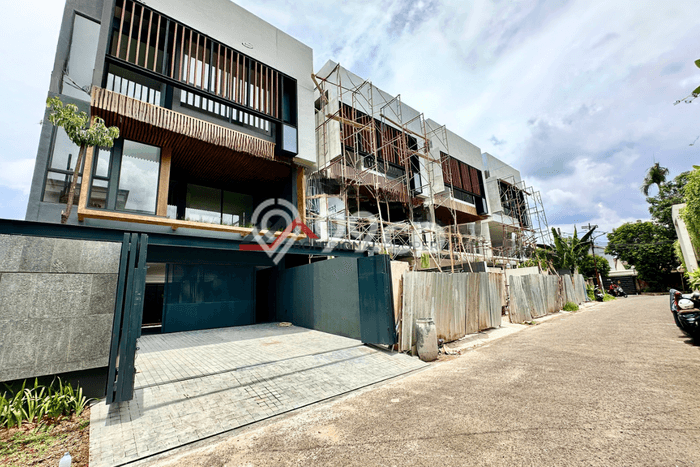 Ready to Use! Luxury House LT 209m2 Desain Modern di Kemang Ready to Use! Luxury House LT 209m2 Desain Modern di Kemang