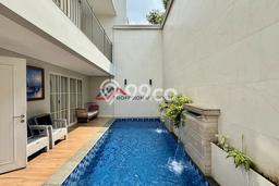 Ready to Use! Premium House LT 208m2 Desain Elegan di Lebak Bulus Ready to Use! Premium House LT 208m2 Desain Elegan di Lebak Bulus